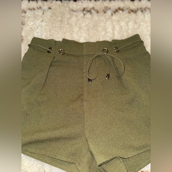 REVOLVE Paper Bag Shorts - Picture 3 of 6